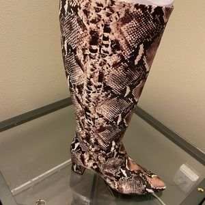 Women size 12 boots - never worn brand new; fits like an 11;